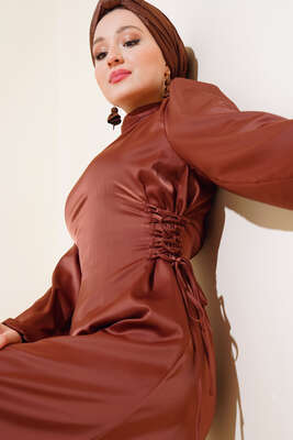 Yanları İp Detaylı Saten Elbise Kahve - Tesettür Elbise