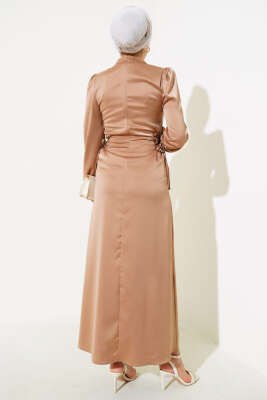 Yanları İp Detaylı Saten Elbise Latte - Tesettür Elbise
