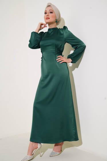 Yanları İp Detaylı Saten Elbise Zümrüt Yeşil - Tesettür Elbise