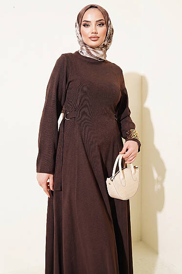 Yanları Tokalı Pensli Elbise Kahve - Elbise