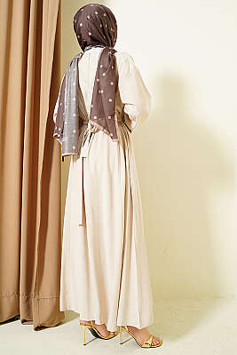 Yanları Tokalı Pensli Tensel Elbise Bej - Elbise