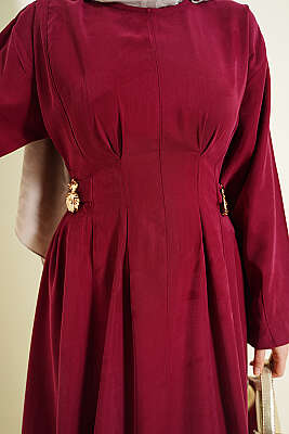 Yanları Tokalı Pensli Tensel Elbise Bordo - Elbise