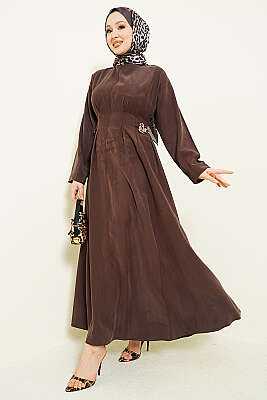 Yanları Tokalı Pensli Tensel Elbise Kahve - HATUN