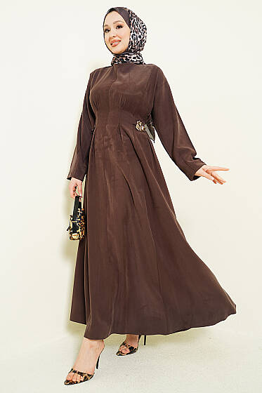 Yanları Tokalı Pensli Tensel Elbise Kahve - Elbise