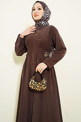 Yanları Tokalı Pensli Tensel Elbise Kahve - Elbise