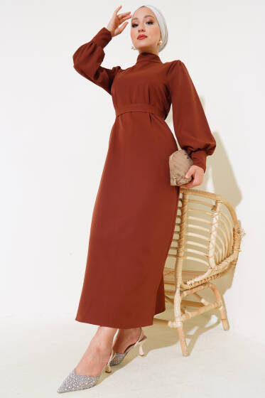 Yanları Yırtmaç Detaylı Elbise Kahve - Elbise