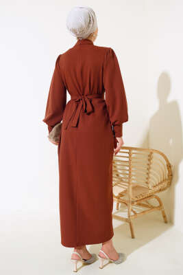 Yanları Yırtmaç Detaylı Elbise Kahve - Tesettür Elbise