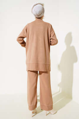 Yanları Yırtmaçlı Triko İkili Takım Büsküvi - Triko İkili Takım