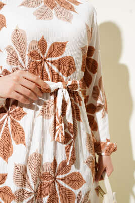 Yaprak Desen Bel Lastikli Bürümcük Elbise Latte - Tesettür Elbise