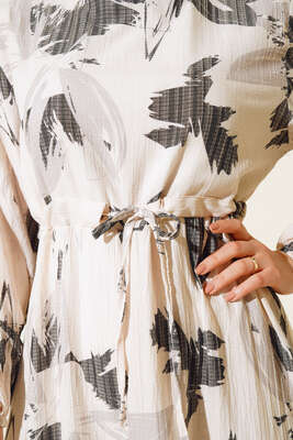 Yaprak Desen Kat Kat Bel Bağcıklı Elbise Siyah - Tesettür Elbise