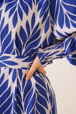 Yaprak Desenli Gipe Detaylı Saten Elbise Saks - Thumbnail