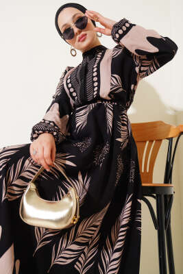 Yaprak Desenli Kuşaklı Elbise Siyah Bej - Tesettür Elbise