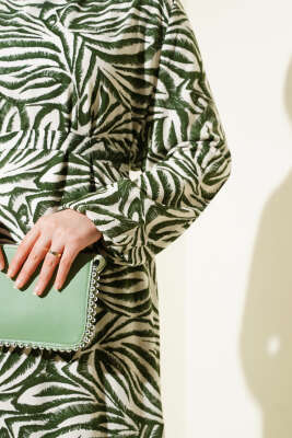 Yaprak Desenli Kuşaklı Viskon Elbise Haki - Tesettür Elbise