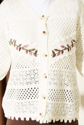 Yaprak Nakışlı Ajurlu Kısa Triko Hırka Ekru - Yılın Fırsatı