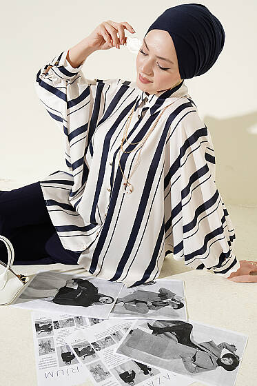 Yarasa Kol Asimetrik Çizgili Saten Gömlek Lacivert - Gömlek