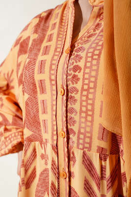 Yarasa Kol Önü Düğmeli Desenli Elbise Hardal - Tesettür Elbise