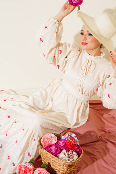 Yarı Düğmeli Yakası İp Bağlamalı Elbise Ekru Fuşya - Tesettür Elbise