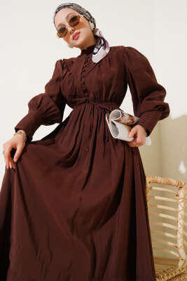 Yarım Brit Düğmeli Bel Lastikli Elbise Kahve - Tesettür Elbise