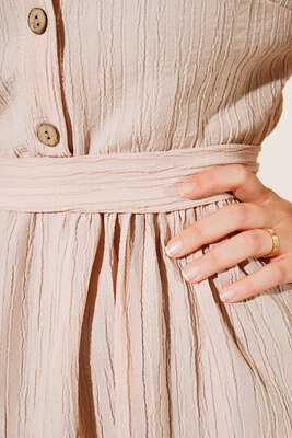 Yarım Düğme Patlı Kuşaklı Elbise Bej - Thumbnail