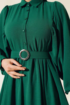 Yarım Düğmeli Balon Kol Kemerli Elbise Zümrüt - Tesettür Elbise
