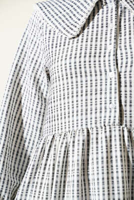 Yarım Düğmeli Bebe Yaka Çizgili Gofre Elbise Siyah - Tesettür Elbise