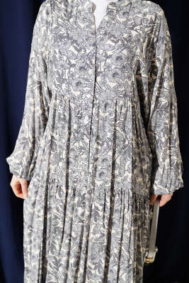 Yarım Düğmeli Çiçek Desenli Katlı Elbise Gri - Elbise