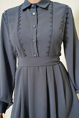 Yarım Düğmeli Dantel Detaylı Elbise Gri - Elbise