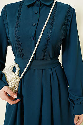 Yarım Düğmeli Dantel Detaylı Elbise Zümrüt - Elbise