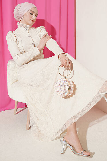 Yarım Düğmeli Dantelli Abiye Elbise Bej - Elbise