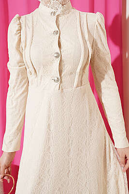 Yarım Düğmeli Dantelli Abiye Elbise Bej - Elbise