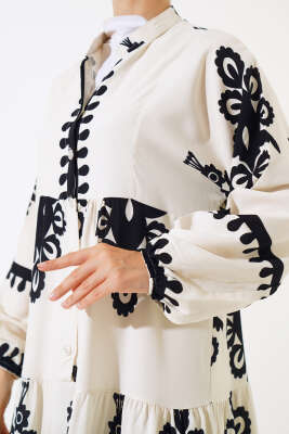 Yarım Düğmeli Desenli Viskon Elbise Ekru - Tesettür Elbise