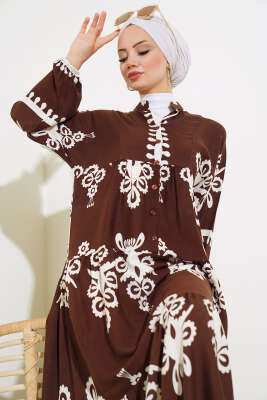Yarım Düğmeli Desenli Viskon Elbise Kahve - Tesettür Elbise