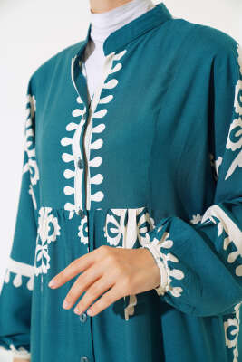 Yarım Düğmeli Desenli Viskon Elbise Zümrüt - Tesettür Elbise