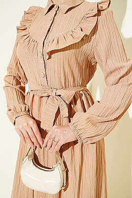 Yarım Düğmeli Fırfırlı Krinkıl Elbise Bej - Elbise