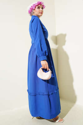 Yarım Düğmeli Fırfırlı Yandan Bağlamalı Elbise Saks - Tesettür Elbise