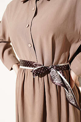 Yarım Düğmeli Fularlı Tensel Elbise Latte - Elbise