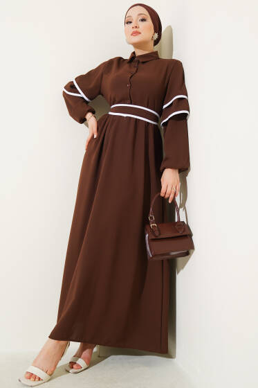 Yarım Düğmeli Garnili Kuşaklı Elbise Kahve - Elbise