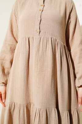 Yarım Düğmeli Hakim Yaka Müslin Elbise Bej - Tesettür Elbise