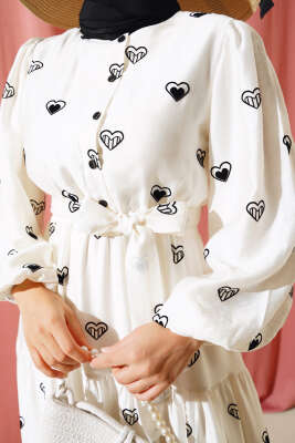 Yarım Düğmeli Kalp Desen Elbise Ekru - Tesettür Elbise