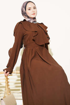 Yarım Düğmeli Kuşaklı Fırfırlı Elbise Kahve - Elbise