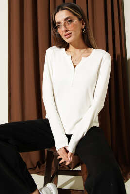 Yarım Düğmeli Loyşa Body Ekru - Uzun Kollu Tişört