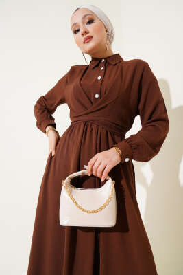 Yarım Düğmeli Önü Çapraz Bağlamalı Elbise Kahve - Tesettür Elbise