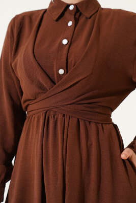 Yarım Düğmeli Önü Çapraz Bağlamalı Elbise Kahve - Tesettür Elbise