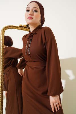 Yarım Düğmeli Yaka İpli Elbise Kahve - Tesettür Elbise