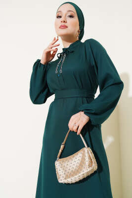 Yarım Düğmeli Yaka İpli Elbise Zümrüt - Tesettür Elbise