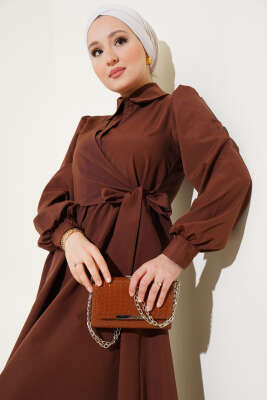 Yarım Düğmeli Yandan Bağlamalı Elbise Kahve - Tesettür Elbise