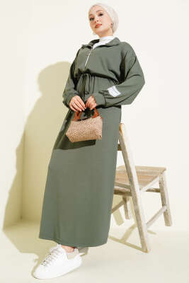 Yarım Fermuarlı Armalı Loyşa Elbise Haki - NESSİA