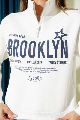 Yarım Fermuarlı Baskılı Üç İplik Sweat Ekru - Kadın Giyim Modelleri