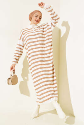 Yarım Fermuarlı Yatay Çizgili Triko Elbise Bej 