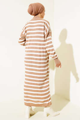 Yarım Fermuarlı Yatay Çizgili Triko Elbise Büsküvi - Tesettür Elbise